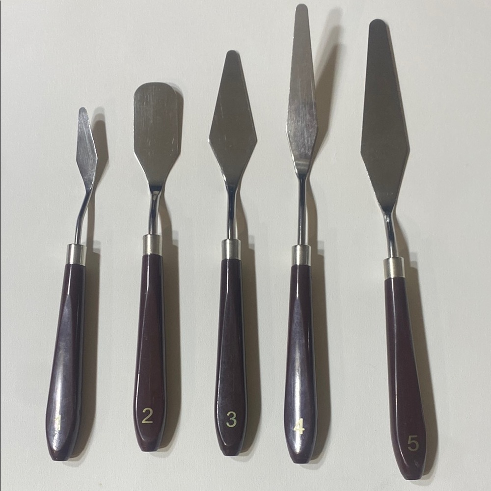 Set of 5 Brown Handled Metal Palette or Icing Knives